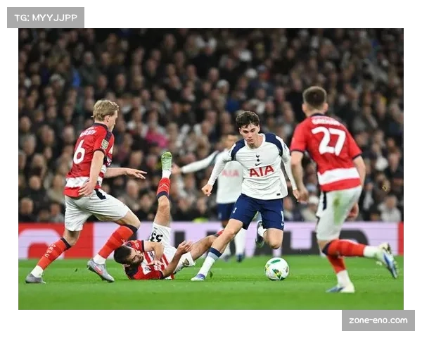 热刺中卫罗梅罗帕利尼亚脑震荡缺席，范德文停赛迫使图多尔变阵三中卫